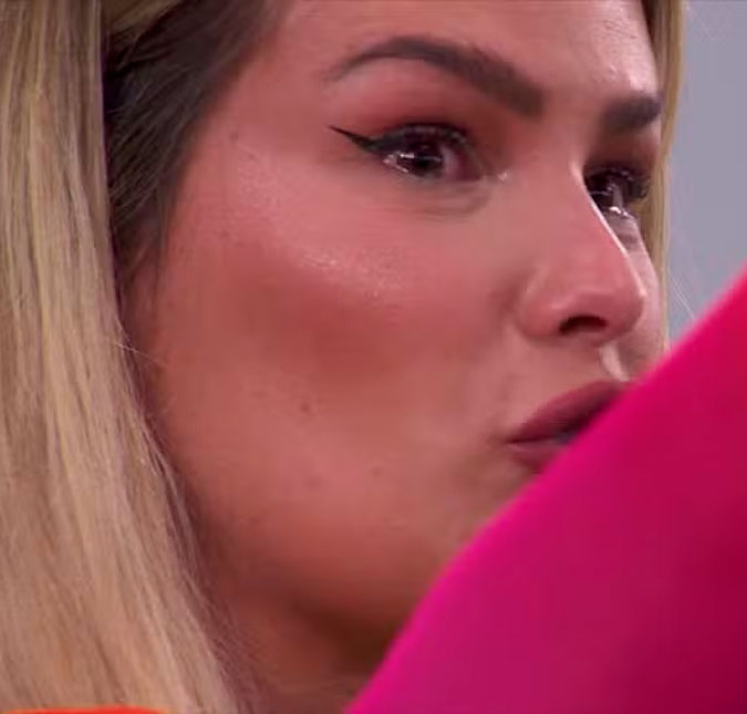 Durante madrugada no <i>BBB24</i>, Yasmin Brunet chora e reclama após receber pedido de desculpas de Davi
