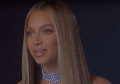Beyoncé, Shakira, Kylie Jenner, Rihanna... Confira as famosas que já se jogaram no ramo dos cosméticos