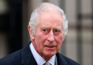 Rei Charles III presta homenagem a Elizabeth no Dia das Mães