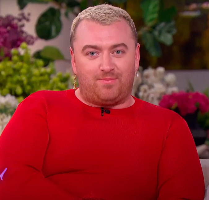 Sam Smith é visto trocando beijos e carinhos com namorado em Nova York