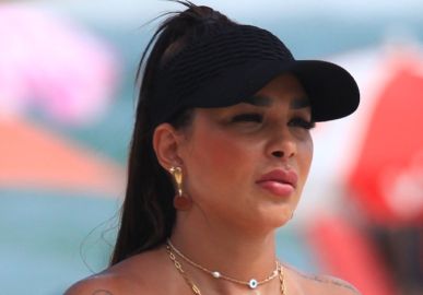 Jenny Miranda detona Gretchen após comentário sobre gravidez da filha: <i>- Não é da sua família</i>
