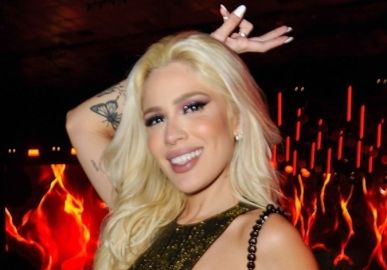 Karoline Lima revela que romance com Léo Pereira começou pelo <i>Instagram</i>: <i>- Me mandou um direct</i>