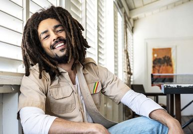 Kingsley Ben-Adir entrega qual foi o maior desafio de interpretar Bob Marley nas telonas