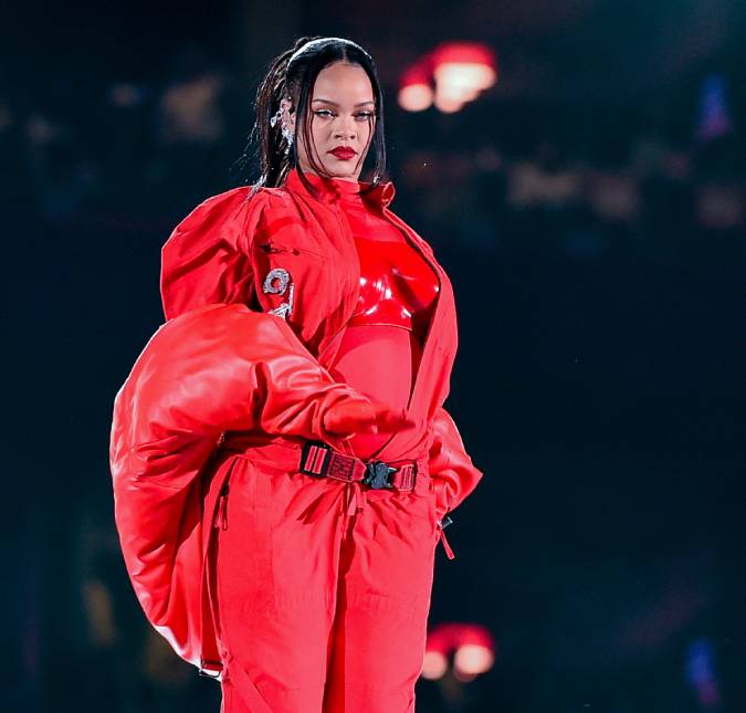 Ela voltou? Rihanna retorna os palcos em casamento de herdeiro da Índia