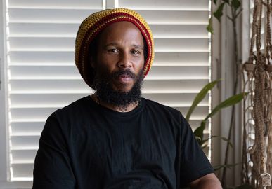 Ziggy Marley sobre <I>Bob Marley - One Love: O filme me fez pensar no meu pai de um jeito que nunca pensei</i>