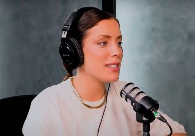 Após raspar o cabelo, Fabiana Justus recebe visitas de Roberto Justus e Sacha Chryzman no hospital