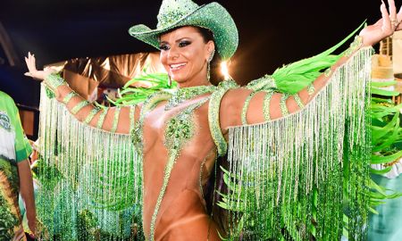 Viviane Araújo se veste de <i>cowgirl</i> para desfile da Mancha Verde; veja fotos!