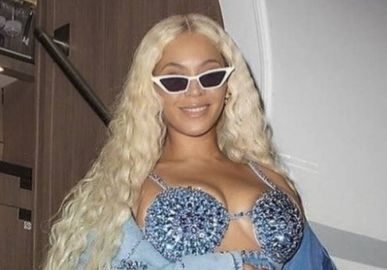 Enquanto assiste ao <i>Super Bowl</i>, Beyoncé anuncia novo álbum e libera duas músicas