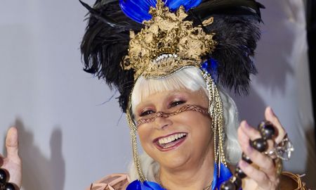 Fafá de Belém emociona Sambódromo do Anhembi ao ser homenageada pela Império de Casa Verde; confira!