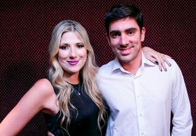 Dani Calabresa aparece consolando ex-esposa de Marcelo Adnet após humorista ser visto aos beijos no Carnaval