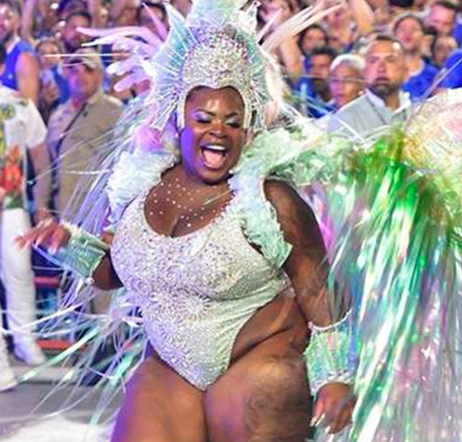 A cantora atraiu olhares na Marquês de Sapucaí, no Rio de Janeiro