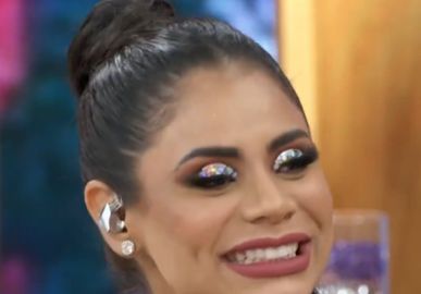 Lexa se derrete ao falar sobre o namorado, Ricardo Vianna: <i>- Eu estou amando muito</i>