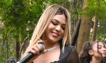Pai de Melody se pronuncia após incidente com <i>spray</i> de pimenta durante Carnaval: <i>- A equipe toda vomitou</i>