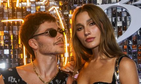 Sasha Meneghel e João Lucas curtem Desfile das Campeãs juntinhos no Rio de Janeiro