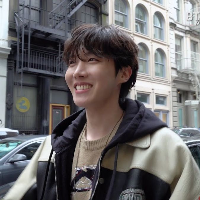 J-Hope, do <i>BTS</i>, confirma data de estreia de seu documentário, o <i>Hope on the Street</i>