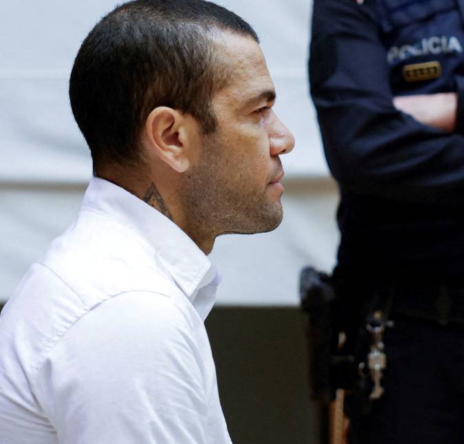 À espera de uma sentença, Daniel Alves é chamado até o tribunal espanhol, diz jornal
