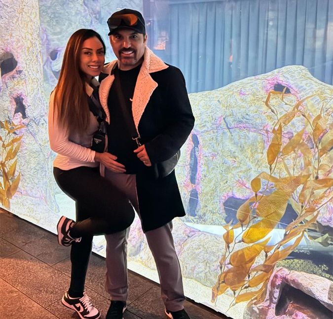 Em conversa com o ESTRELANDO, Deia contou que a atmosfera da cidade é vibrante. Estamos completamente fascinados com Las Vegas! As luzes, a atmosfera vibrante da cidade... é realmente um lugar incrível, não é mesmo? Contrariando o que muitos pensam, é interessante ver que há muitas famílias aqui também. Mas a maioria das pessoas vem a Las Vegas para se divertir, para aproveitar tudo o que a cidade tem a oferecer. Estou gostando muito da experiência. 
A empresária ainda contou que o casal tem mais planos após Las Vegas: Depois de Vegas, estamos planejando ir para Los Angeles e depois para Nova York. Queremos aproveitar ao máximo antes de voltar para o Brasil e mergulhar de cabeça nos projetos que temos planejado para este novo ano. Nossa família está incrível e estamos aproveitando cada momento juntos.