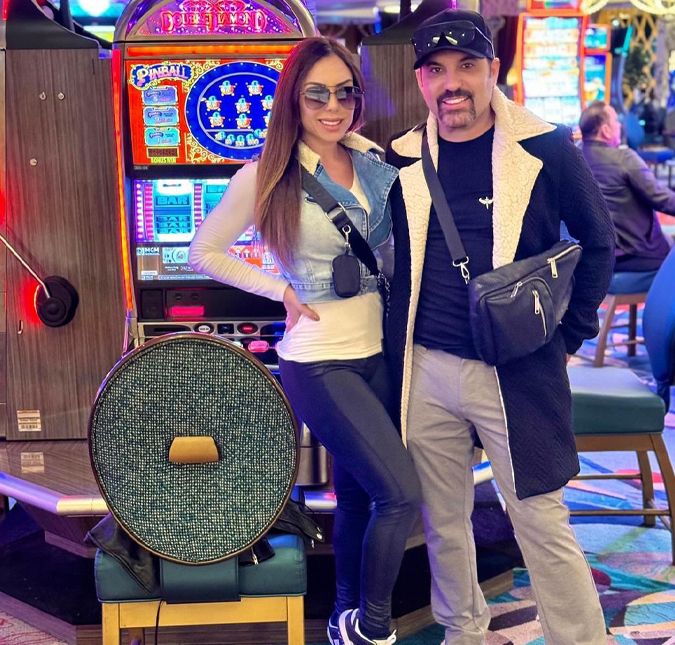 Completamente fascinados, é assim que Deia Cypri define a sua viagem para Las Vegas com o marido, o cantor sertanejo Edson, da dupla com Hudson. Pais da pequena Bela, o casal tirou alguns dias para descansar e curtir um momento a sós, com planos de retornar ao Brasil apenas no começo de março.