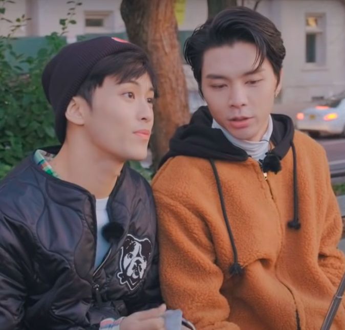 É fato que o NCT é considerado o grupo mais global de toda a indústria, pois mais da metade de seus integrantes são estrangeiros. Para você não se confundir, nós vamos apresentá-los por partes. Primeiro, temos essa icônica dupla formada pelo canadense Mark e o norte-americano Johnny. É fato que o NCT é considerado o grupo mais global de toda a indústria, pois mais da metade de seus integrantes são estrangeiros. Para você não se confundir, nós vamos apresentá-los por partes. Primeiro, temos essa icônica dupla formada pelo canadense Mark e o norte-americano Johnny.