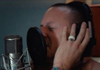 Banda <i>Linkin Park</i> divulga clipe de música inédita gravada por Chester Bennington ainda em vida