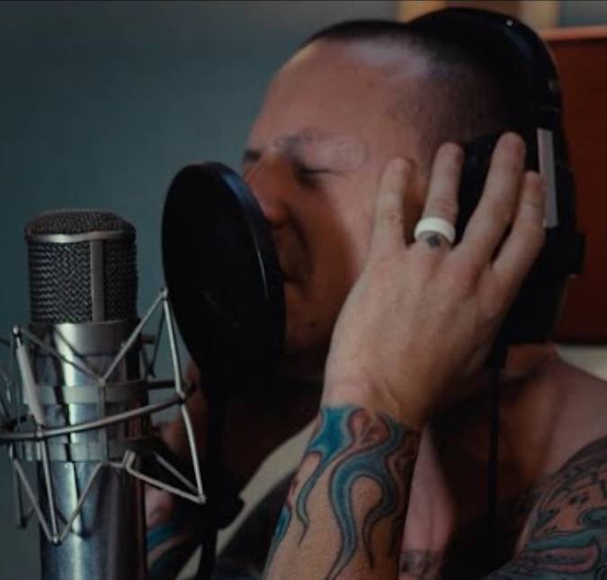 Banda <i>Linkin Park</i> divulga clipe de música inédita gravada por Chester Bennington ainda em vida