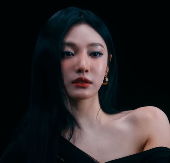 Ningning é a membro chinesa do aespa, girlgroup que debutou em 2020. Ningning é a membro chinesa do aespa, girlgroup que debutou em 2020.