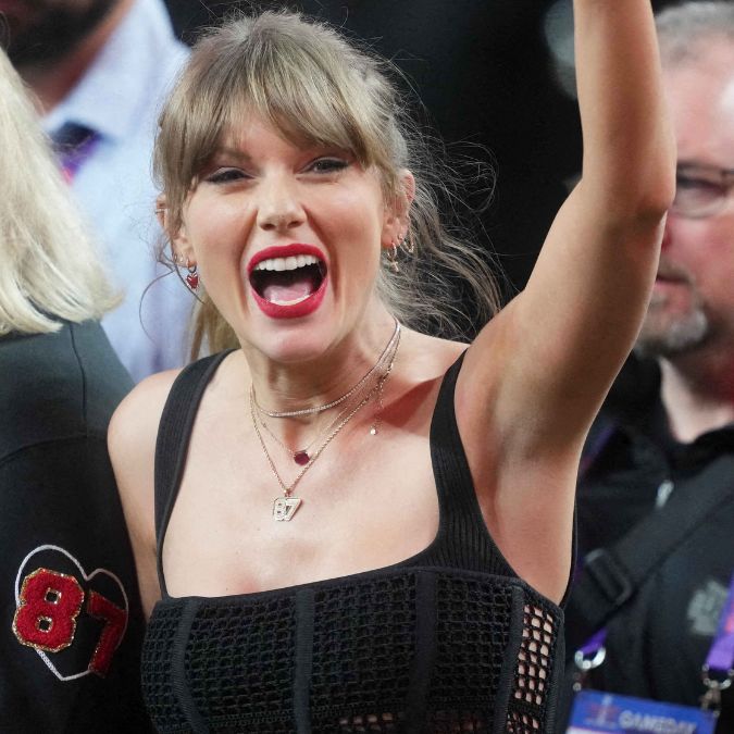 Taylor Swift realiza sonho de fã com câncer e entrega acessório da <i>The Eras Tour</i>; veja!