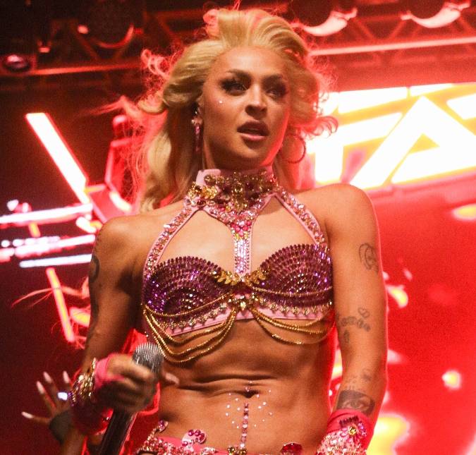 Pabllo Vittar agita terceira noite de festas no <i>Navio Carna Xuxa</i>; saiba como foi