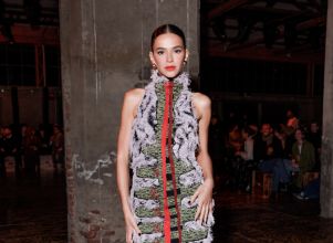 Vestido de Bruna Marquezine na Semana de Moda de Milão é avaliado em mais de 50 mil reais