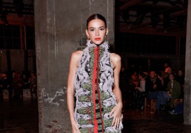 Vestido de Bruna Marquezine na Semana de Moda de Milão é avaliado em mais de 50 mil reais