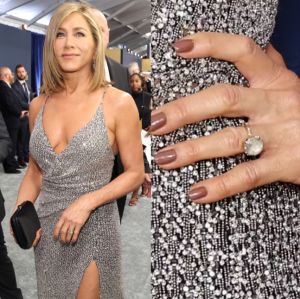 Jennifer Aniston usa anel de diamante e levanta rumores de noivado
