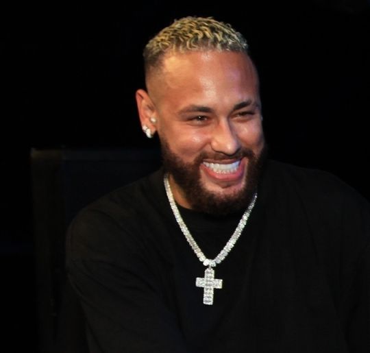 Neymar Jr. é visto com modelo durante festinha em Paris, diz jornal ...