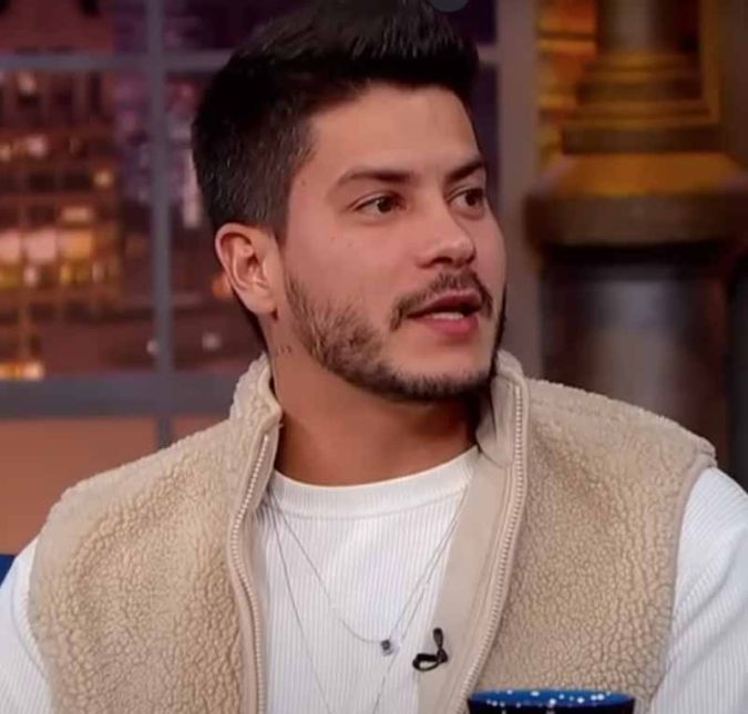 O cantor usou as redes sociais para contar que agora irá cuidar do corpo e da mente