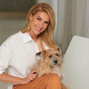 Ana Hickmann, Rafa Kalimann, Paolla Oliveira... Conheça os famosos que já adotaram <i>pets</i>