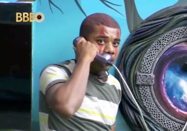 De novo! No <i>BBB24</i>, Davi atende <i>Big Fone</i> falso pela segunda vez