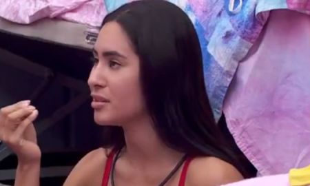 Durante madrugada, Isabelle confessa se sentir sozinha no <i>BBB24: - Quase ninguém fala comigo aqui</i>