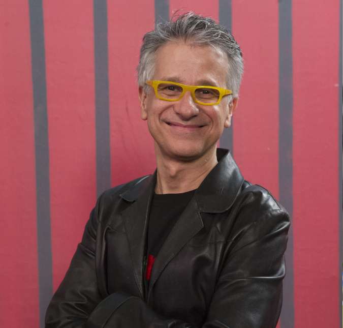 Após 20 anos como roteirista da <I>Globo</I>, Cláudio Torres Gonzaga volta a atuar em <I>Família é Tudo: - Sensação de veterano estreante</I>