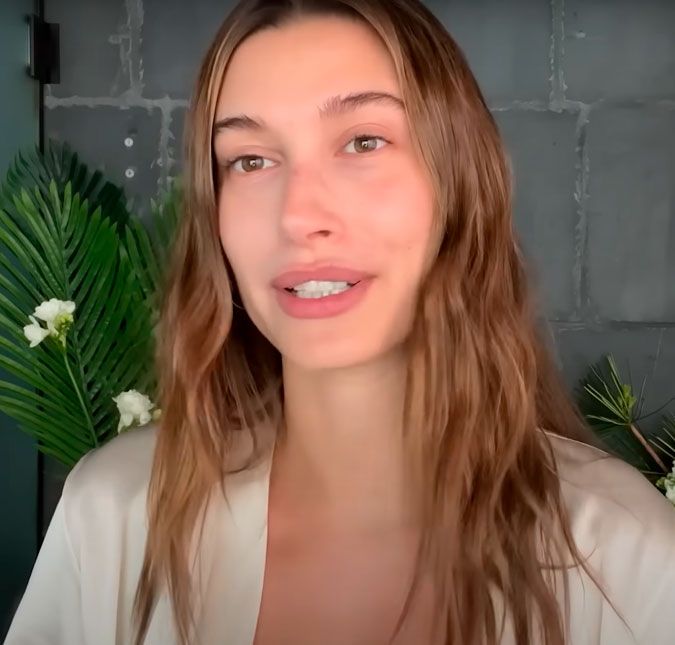 Hailey Bieber teria ficado chateada com o pai após ele pedir orações para ela e Justin, diz jornal A modelo supostamente não gostou nada da atitude