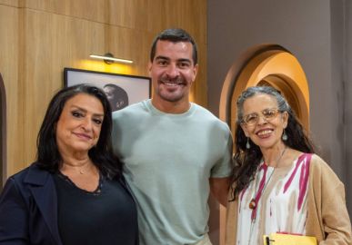 Vivendo babá de Thiago Martins em <I>Família é Tudo</I>, Cristina Pereira relembra crescimento do ator: <I>- Vi você menino trabalhando</I>