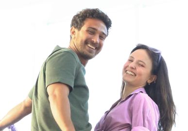 Larissa Manoela e André Luiz Frambach curtem passeio no <i>shopping</i>