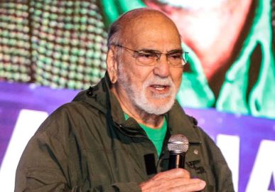 Lima Duarte faz primeira publicação após morte da filha: <i>Rezar muito</i>