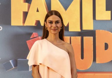 Após ficar 11 anos sem fazer novelas, Thaila Ayala volta às telinhas em <I>Família é Tudo</I> e revela: <I>- Estou me divertindo muito</I>