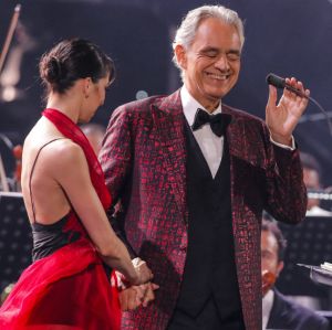 Ed Sheeran, Celine Dion, Dua Lipa... Veja alguns artistas com quem Andrea Bocelli já fez parceria!