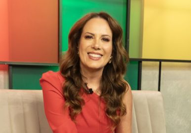 Regina Volpato volta ao <i>SBT</i> após 14 anos fora da emissora e entrega: <i>- Me sinto de novo uma principiante</i>