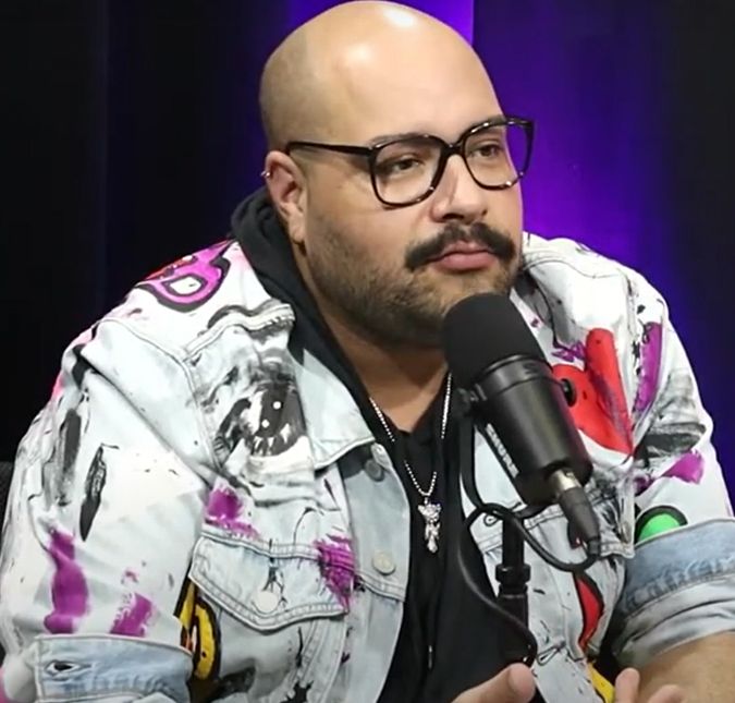 Tiago Abravanel abre o jogo sobre relação com a família Abravanel: - Infelizmente, a gente não tem uma superproximidade O cantor falou sobre o assunto durante sua participação no podcast Cara a Cara