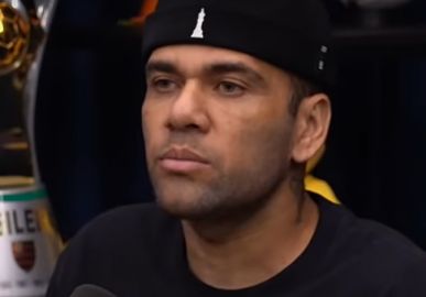 Irmão de Daniel Alves se pronuncia após boatos de que o ex-jogador morreu na prisão: <i>- Vocês não têm família, não?</i>