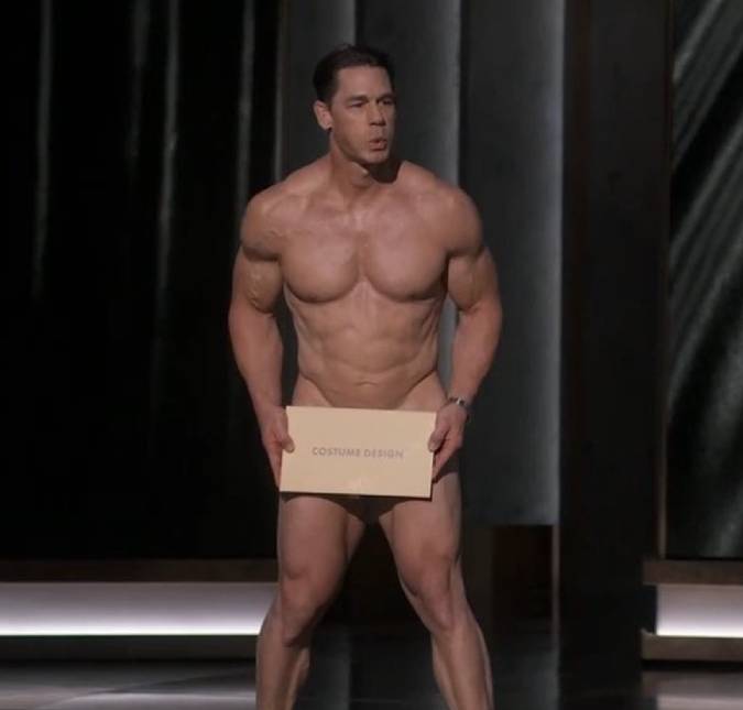 John Cena surpreende ao anunciar - totalmente nu - a categoria de Melhor Figurino no <i>Oscar 2024</i>