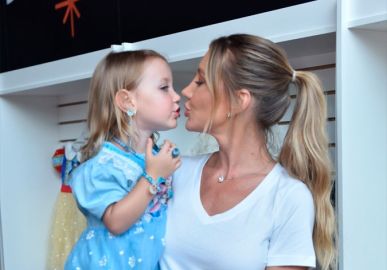 Ana Paula Siebert divide opiniões na <i>web</i> ao mostrar quarto luxuoso de Vicky