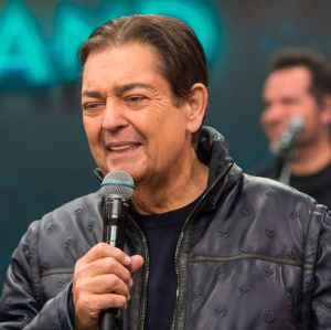 Faustão estaria seguindo uma boa recuperação após transplante de rim e conversando bastante, diz colunista