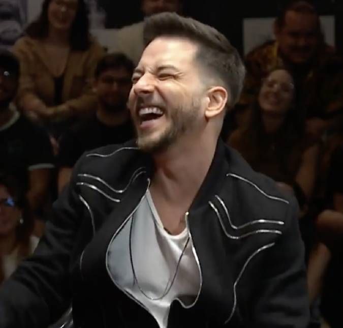 Junior Lima brinca com Fábio Porchat sobre motivo de separação de Sandy e Lucas Lima: Ali foi o início O cantor participou do Que História é Essa, Porchat?